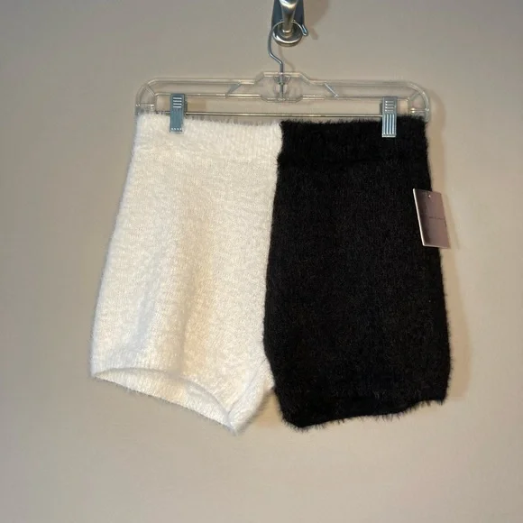 SOLD ❤️ NWT Almost Famous Fuzzy Sweater Shorts M Black White Sexy Color Block - Picture 1 of 5